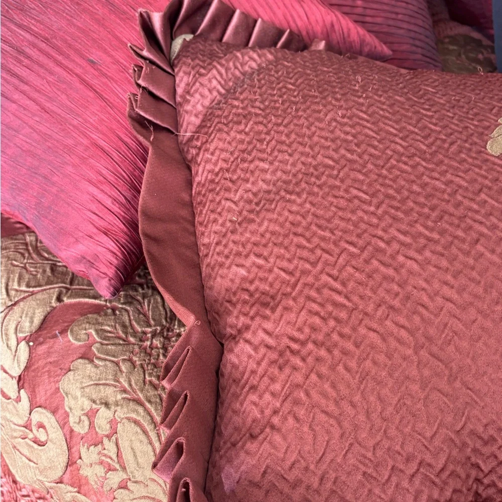 Elegant Burgundy and Gold Bedding Set